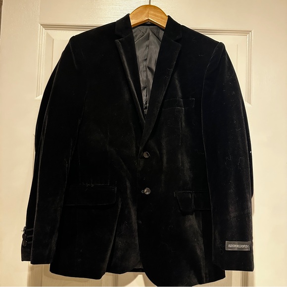 {preloved} Boy’s Classic Black Velvet Blazer - Picture 2 of 11